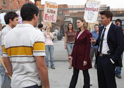 Bones - Chair de poule - Emily DESCHANEL - David BOREANAZ
