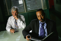 New York Police Judiciaire - Le fantôme de Sara Dolan -  Dennis Farina - Jesse L.Martin