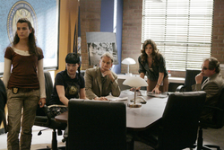 N.C.I.S - Dans l'obscurité - Cote de Pablo - Pauley Perrette - Mark Harmon - Katie Lowes - John Billingsley