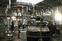 Bones - LA RELEVE - Tamara TAYLOR;Michaela CONLIN;Emily DESCHANE
