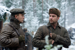 Les insurgés - Daniel Craig, Liev Schreiber